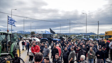 Αγροτικά-μπλόκα:-Νέες-κινητοποιήσεις-σε-Αθηνών-–-Λαμίας-και-Εγνατία-–-Στην-Κρήτη-αποφάσισαν-να-αποκλείσουν-το-αεροδρόμιο-Ηρακλείου