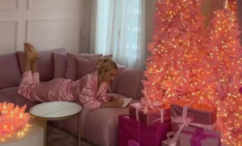 Η-Ιωάννα-Τούνη-μόνη-στο-σπίτι-–-Η-χαλάρωση-σε-καναπέ-και-οι-σκέψεις-για-χριστουγεννιάτικο-bazaar