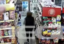 Θάσος:-Βίντεο-ντοκουμέντο-από-την-στιγμή-που-50χρονη-αναζητά-καταφύγιο-πριν-την-αιματηρή-επίθεση-από-τον-πρώην-της