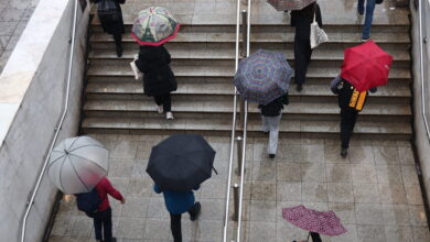 Καιρός-αύριο:-Τοπικές-βροχές-σε-Αττική-και-Θεσσαλονίκη-–-Σποραδικές-καταιγίδες-στα-νησιά,-χιόνια-στα-ορεινά