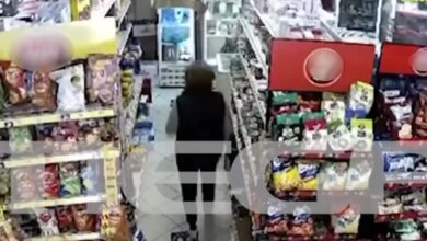 Θάσος:-Βίντεο-ντοκουμέντο-από-την-στιγμή-που-50χρονη-αναζητά-καταφύγιο-πριν-την-αιματηρή-επίθεση-από-τον-πρώην-της