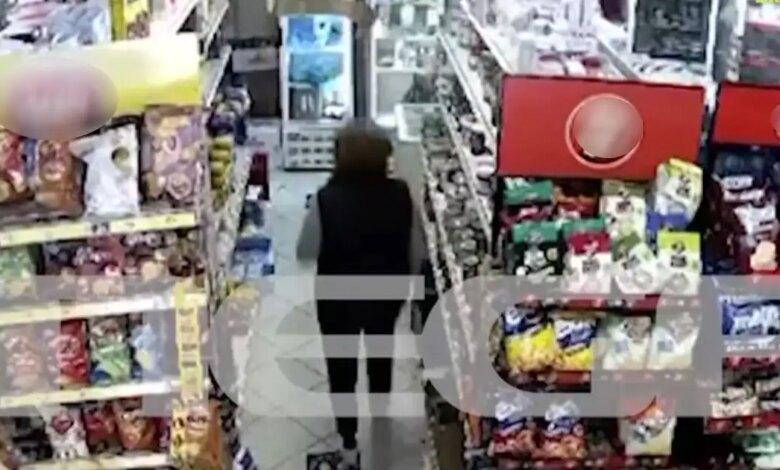 Θάσος:-Βίντεο-ντοκουμέντο-από-την-στιγμή-που-50χρονη-αναζητά-καταφύγιο-πριν-την-αιματηρή-επίθεση-από-τον-πρώην-της