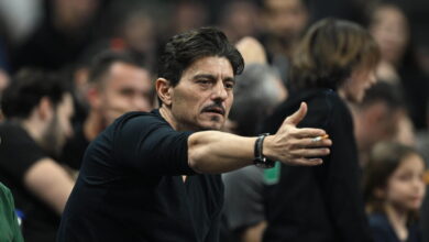 Γιαννακόπουλος:-«Απολαμβάνουν-κρατική-υποστήριξη-για-να-μην-χάσουν,-αλλά-ο-κόσμος-τους,-τους-βρίζει»