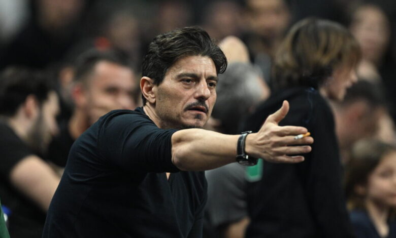 Γιαννακόπουλος:-«Απολαμβάνουν-κρατική-υποστήριξη-για-να-μην-χάσουν,-αλλά-ο-κόσμος-τους,-τους-βρίζει»