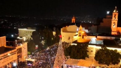 Βηθλεέμ:-Φωταγωγήθηκε-το-χριστουγεννιάτικο-δέντρο-για-πρώτη-φορά-από-την-έναρξη-του-πολέμου-στη-Γάζα