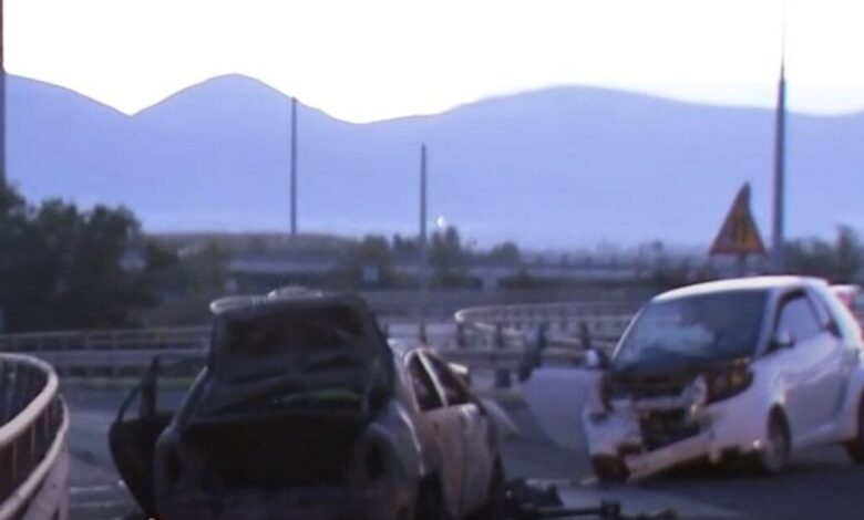 Παλαιό-Φάληρο:-Οδηγός-αυτοκινήτου-μπήκε-στο-αντίθετο-ρεύμα-και-προκάλεσε-τροχαίο-–-Κάηκε-ολοσχερώς-το-όχημα-του