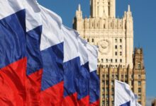 Κρεμλίνο:-«Θετικό-βήμα»-το-ότι-παύει-να-χαρακτηρίζεται-η-Ρωσία-«άμεση-απειλή»-από-τις-ΗΠΑ