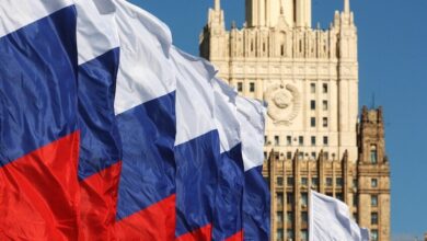 Κρεμλίνο:-«Θετικό-βήμα»-το-ότι-παύει-να-χαρακτηρίζεται-η-Ρωσία-«άμεση-απειλή»-από-τις-ΗΠΑ