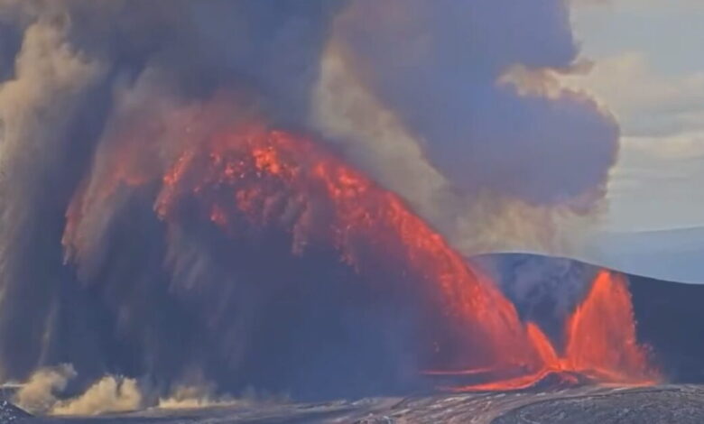 Χαβάη:-«Ξύπνησε»-το-ηφαίστειο-Κιλαουέα-–-Εντυπωσιακοί-πίδακες-λάβας-«καταπίνουν»-κάμερα-που-κατέγραφε-την-έκρηξη