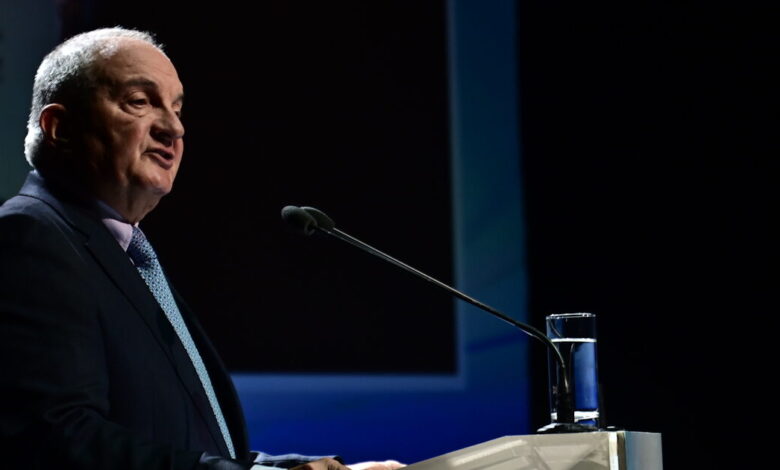 Κώστας-Καρμανλής:-«Να-είμαστε-ευαίσθητοι-και-δεκτικοί-απέναντι-στους-Έλληνες-αγρότες,-να-τους-ακούμε-και-να-καταλαβαίνουμε-την-αγωνία-τους»