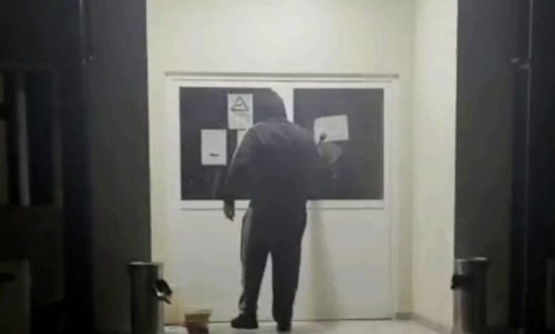 Μέλη-του-Ρουβίκωνα-έκαναν-καταδρομική-επίθεση-στα-γραφεία-του-ΟΠΕΚΕΠΕ-στη-Λάρισα-–-Δείτε-βίντεο