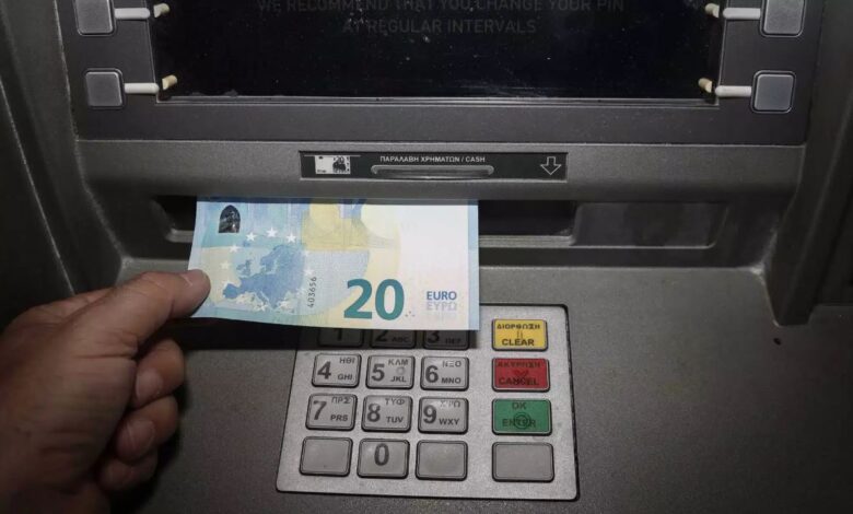 e-ΕΦΚΑ-και-ΔΥΠΑ:-Ποιοι-πάνε-στα-ΑΤΜ-από-Δευτέρα-–-Όλες-οι-πληρωμές-έως-τις-12-Δεκεμβρίου