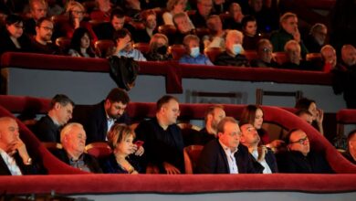 Η-πλευρά-Τσίπρα-απαντά-στα-σχόλια-για-τον-εξώστη:-Προσπαθούν-να-πετάξουν-«τη-μπάλα-στην-εξέδρα»,-το-θέμα-δεν-είναι-οι-ηγεσίες