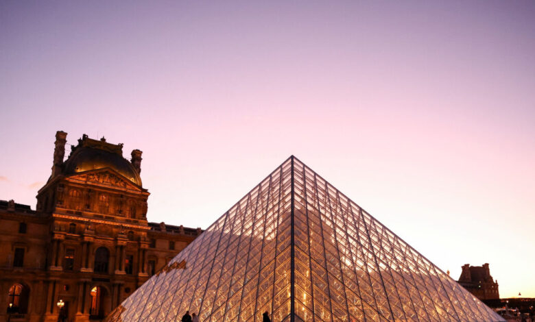 Διαρροή-νερού-στο-Λούβρο-«έπνιξε»-400-σπάνια-βιβλία-στο-Τμήμα-Αιγυπτιακών-Αρχαιοτήτων