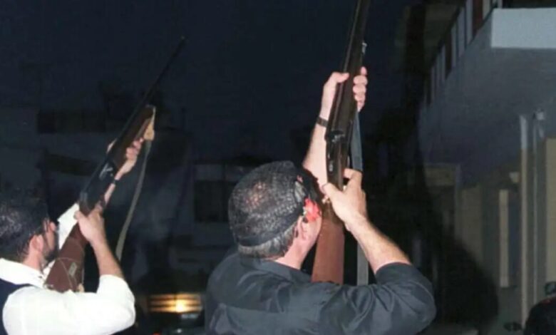 Χανιά:-Με-πυροβόλα-το-άναμμα-του-δέντρου-στους-Κάμπους-–-Πυροβόλησαν-κατά-ριπάς