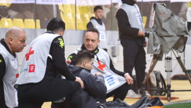 Ο-Μιγιάτ-Γκατσίνοβιτς-αποχώρησε-με-φορείο-μετά-τον-τραυματισμό-του-ΑΕΚ-–-Ατρόμητος