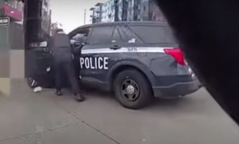 Σιάτλ:-Αστυνομικοί-εξουδετέρωσαν-ένοπλο-που-απειλούσε-κόσμο-–-Δείτε-βίντεο