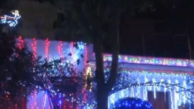 Το-πιο-χριστουγεννιάτικο-σπίτι-είναι-στο-Χαλάνδρι:-20.000-λαμπάκια-και-20-μέρες-δουλειάς-για-το-εντυπωσιακό-θέαμα