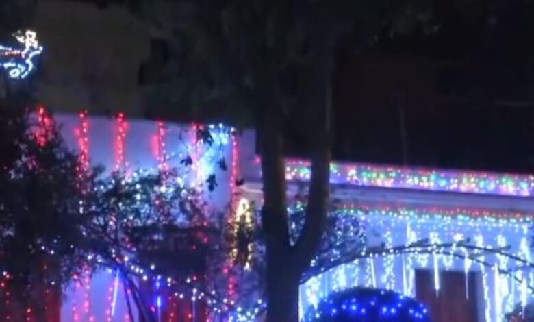 Το-πιο-χριστουγεννιάτικο-σπίτι-είναι-στο-Χαλάνδρι:-20.000-λαμπάκια-και-20-μέρες-δουλειάς-για-το-εντυπωσιακό-θέαμα