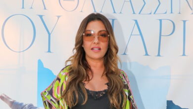 Έλενα-Παπαρίζου:-Ο-Κωστής-Μαραβέγιας-την-αντικαθιστά-στα-σημερινά-γυρίσματα-του-«the-voice-of-greece»