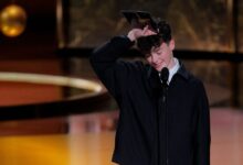 Χρυσές-Σφαίρες-2026:-Ανακοινώθηκαν-οι-υποψηφιότητες-–-Αριάνα-Γκράντε,-Σίνθια-Ερίβο-και-«adolescence»-στη-λίστα