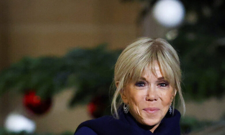 Η-Μπριζίτ-Μακρόν-αποκάλεσε-«βρωμιάρες-σκύλες»-φεμινίστριες-που-διαδήλωναν-έξω-από-θέατρο