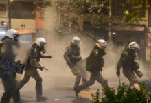 Εξάρχεια:-Επίθεση-αγνώστων-με-5-μολότοφ-κατά-διμοιρίας-των-ΜΑΤ