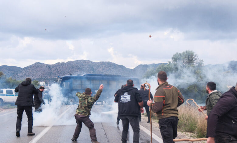Μπλόκα-αγροτών:-Κλειστό-ως-τις-11-το-αεροδρόμιο-Ηρακλείου-–-Βαριές-κατηγορίες-για-όσους-συμμετείχαν-στα-επεισόδια-των-Χανίων