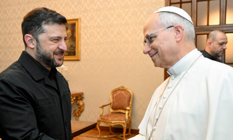 Συνάντηση-Πάπα-Λέοντα-με-Ζελένσκι-στη-Ρώμη:-«Οι-διπλωματικές-πρωτοβουλίες-να-οδηγήσουν-σε-διαρκή-ειρήνη»