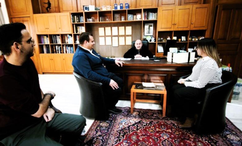 Τρίκαλα:-Νέο-προεδρείο-στο-Δημοτικό-Συμβούλιο-Νέων-–-Συνάντηση-με-Σακκά