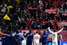 Καϊράτ-Αλμάτι-–-Ολυμπιακός:-Οι-πανηγυρισμοί-των-οπαδών-με-τους-ερυθρόλευκους-παίκτες-για-το-«διπλό»-στο-champions-league