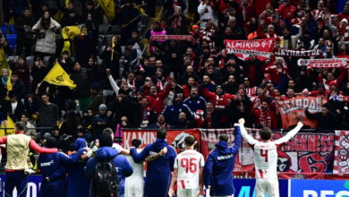 Καϊράτ-Αλμάτι-–-Ολυμπιακός:-Οι-πανηγυρισμοί-των-οπαδών-με-τους-ερυθρόλευκους-παίκτες-για-το-«διπλό»-στο-champions-league