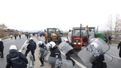 Η-ΕΛΑΣ-διαψεύδει-τα-δημοσιεύματα-περί-χρήσης-«πλαστικών-σφαιρών»-από-αστυνομικούς-κατά-αγροτών-στα-μπλόκα-στην-Κρήτη