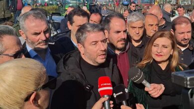 Στα-μπλόκα-των-Τρικάλων-ο-Ανδρουλάκης:-«Ήρθα-για-λύσεις»