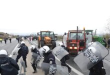 Η-ΕΛΑΣ-διαψεύδει-τα-δημοσιεύματα-περί-χρήσης-«πλαστικών-σφαιρών»-από-αστυνομικούς-κατά-αγροτών-στα-μπλόκα-στην-Κρήτη