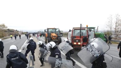 Η-ΕΛΑΣ-διαψεύδει-τα-δημοσιεύματα-περί-χρήσης-«πλαστικών-σφαιρών»-από-αστυνομικούς-κατά-αγροτών-στα-μπλόκα-στην-Κρήτη