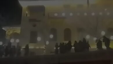 Κοζάνη:-Πανικός-από-πυροτεχνήματα-στη-Χριστουγεννιάτικη-γιορτή-–-Καταγγελίες-για-τραυματισμους,-έφυγε-τρέχοντας-ο-κόσμος