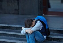 Αμαλιάδα:-Ανήλικος-έπεσε-θύμα-εκφοβισμού-από-συμμαθητή-του-–-«Έπαιζαν-στην-οικοδομή-με-έναν-πάκο-50ρικα-και-τον-απειλούσαν»-λέει-ο-πατέρας-του