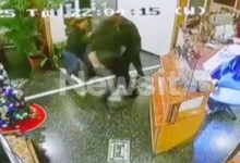 Χολαργός:-Καρέ-καρέ-η-στιγμή-της-σύλληψης-του-15χρονου-που-ομολόγησε-ότι-μαχαίρωσε-τον-συνομήλικό-του-–-Βίντεο-ντοκουμέντο