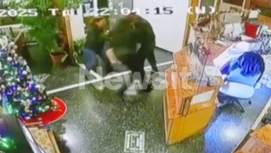 Χολαργός:-Καρέ-καρέ-η-στιγμή-της-σύλληψης-του-15χρονου-που-ομολόγησε-ότι-μαχαίρωσε-τον-συνομήλικό-του-–-Βίντεο-ντοκουμέντο