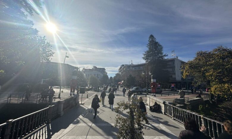 Ήλιος-και-κίνηση-στο-κέντρο-των-Τρικάλων-σήμερα