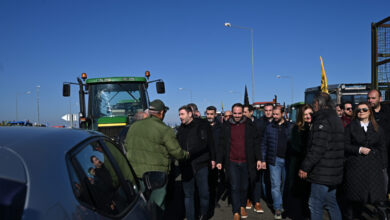 Μαρινάκης:-Η-παρουσία-Ανδρουλάκη-στα-μπλόκα-των-αγροτών-δείχνει-ότι-συμφωνεί-με-το-κλείσιμο-των-δρόμων