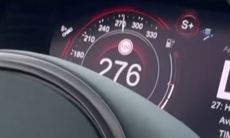 Όταν-ο-Στέφανος-Τσιτσιπάς-έτρεχε-με-276-χλμ.-με-την-aston-Μartin-του