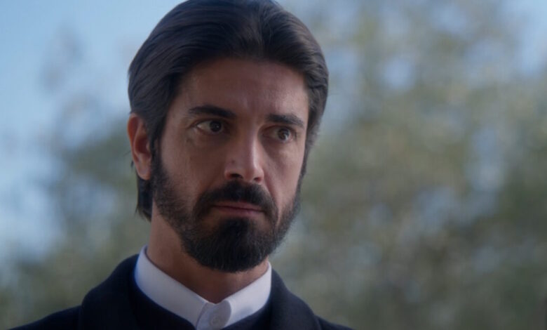 Άγιος-έρωτας-–-επόμενο-επεισόδιο:-Ο-πατήρ-Νικόλαος-αποδέχεται-την-πρόταση-της-Φανής-να-αναλάβει-την-Πετρούλα