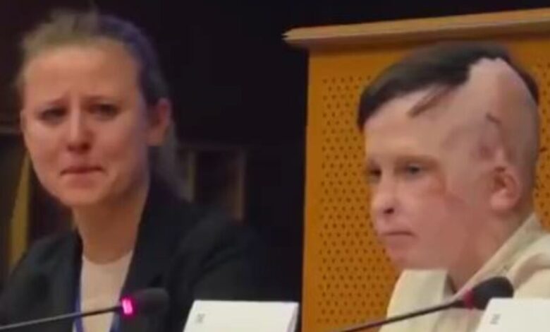 «Ήταν-η-τελευταία-φορά-που-είδα-τη-μητέρα-μου»:-Ο-11χρονος-Ουκρανός-που-«λύγισε»-τη-διερμηνέα-στο-Ευρωπαϊκό-Κοινοβούλιο