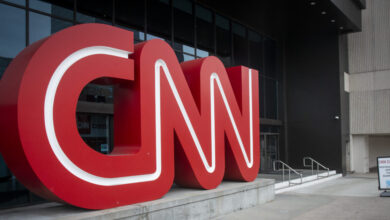 Ο-Ντόναλντ-Τραμπ-ζητά-να-αλλάξει-«χέρια»-το-cnn:-netflix-και-paramount-παλεύουν-για-την-εξαγορά-του