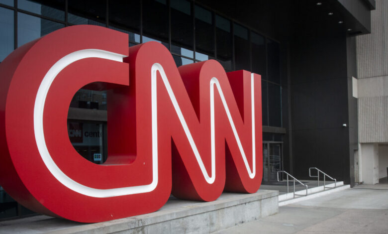 Ο-Ντόναλντ-Τραμπ-ζητά-να-αλλάξει-«χέρια»-το-cnn:-netflix-και-paramount-παλεύουν-για-την-εξαγορά-του