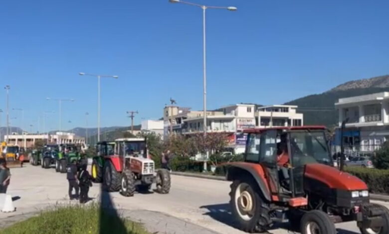 Στο-λιμάνι-της-Ηγουμενίτσας-έφτασαν-οι-αγρότες-με-τα-τρακτέρ