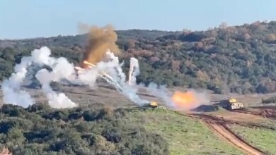 Ένοπλες-Δυνάμεις:-Εντυπωσιακά-πλήγματα-αρμάτων-μάχης,-ελικοπτέρων-και-αεροσκαφών-στην-στρατιωτική-άσκηση-«golden-lion-25»