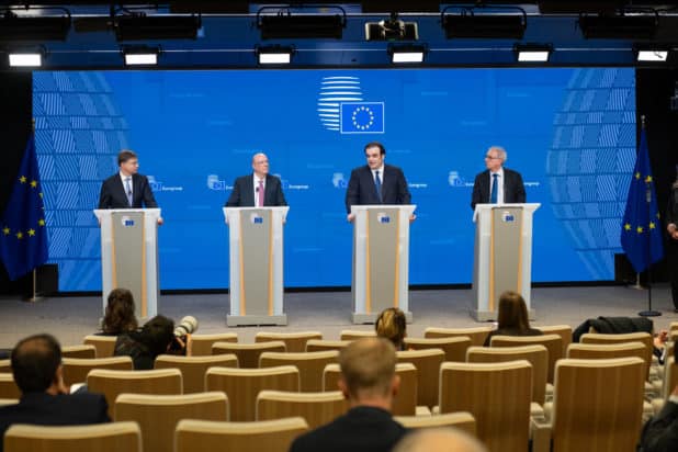 Ντομπρόβσκις-για-Πιερρακάκη:-Η-εκλογή-του-αποτελεί-μια-σημαντική-συμβολική-στιγμή-για-την-Ελλάδα-και-τη-ζώνη-του-ευρώ